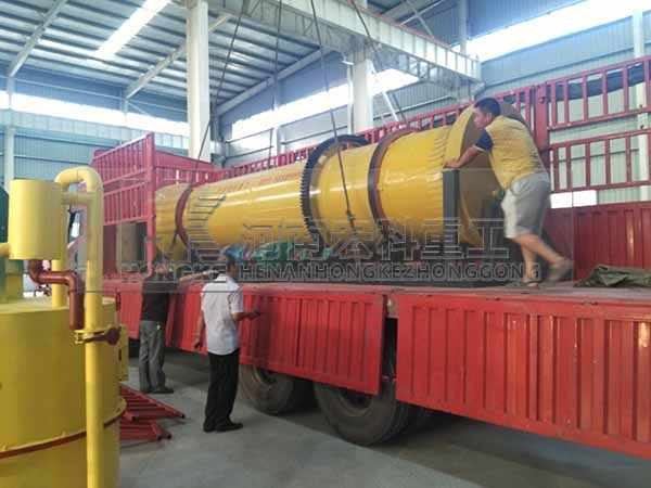 發(fā)往新疆博湖縣2m&times;8m豬糞烘干機的現(xiàn)場實拍