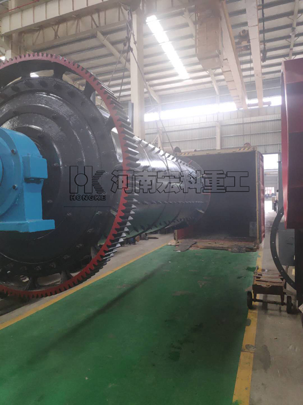 科索沃1.5米&times;4.5米的白灰球磨機(jī)