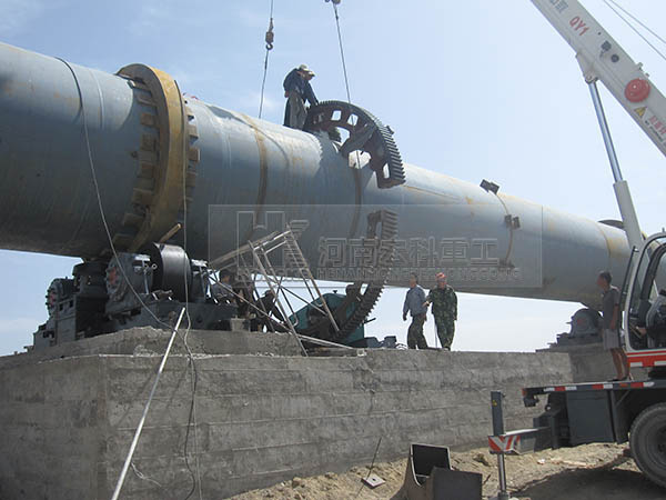 石灰回轉窯設備安裝現(xiàn)場